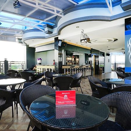 Cardinal Lucky Star Hotel Batam エクステリア 写真