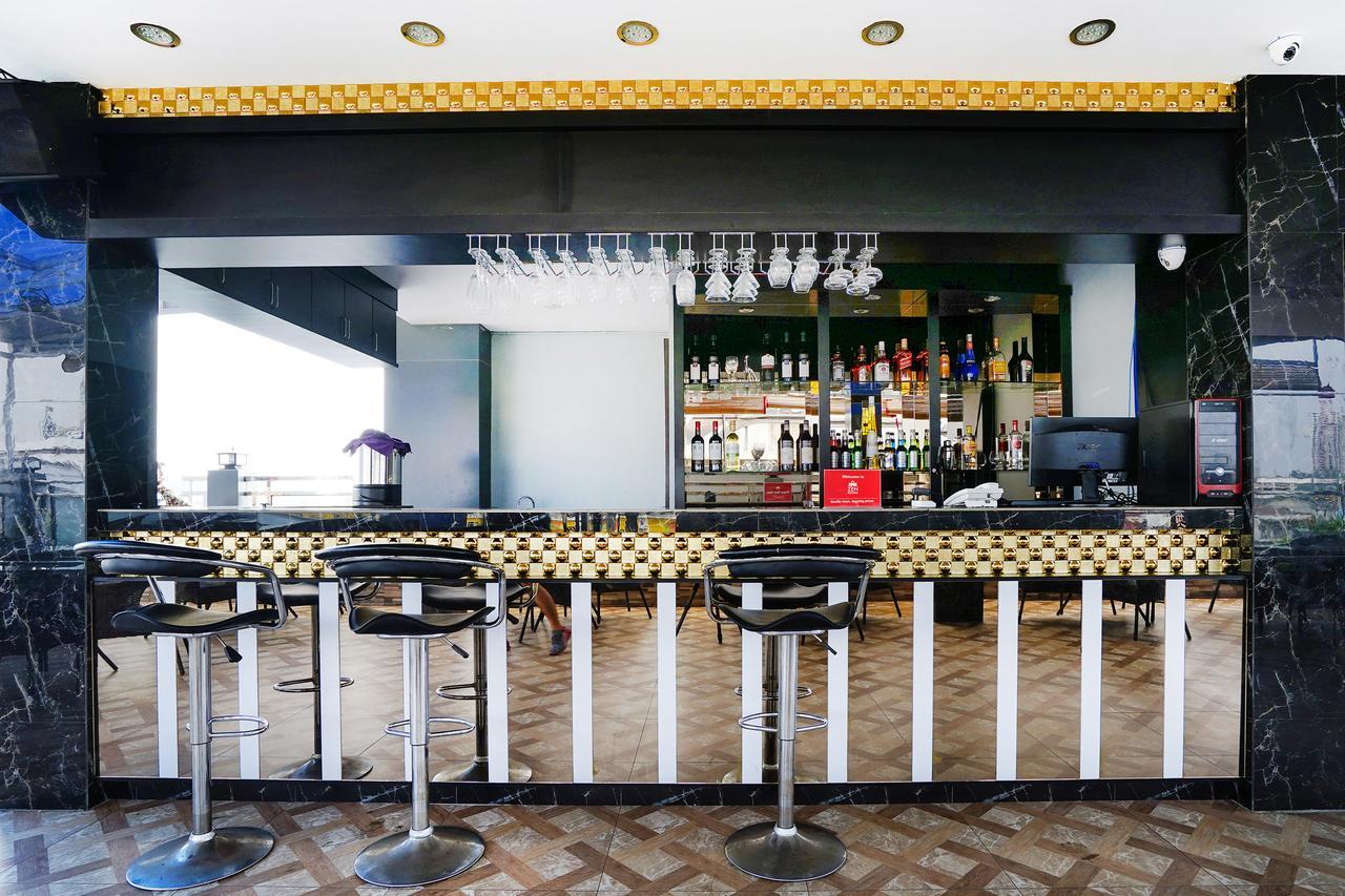 Cardinal Lucky Star Hotel Batam エクステリア 写真