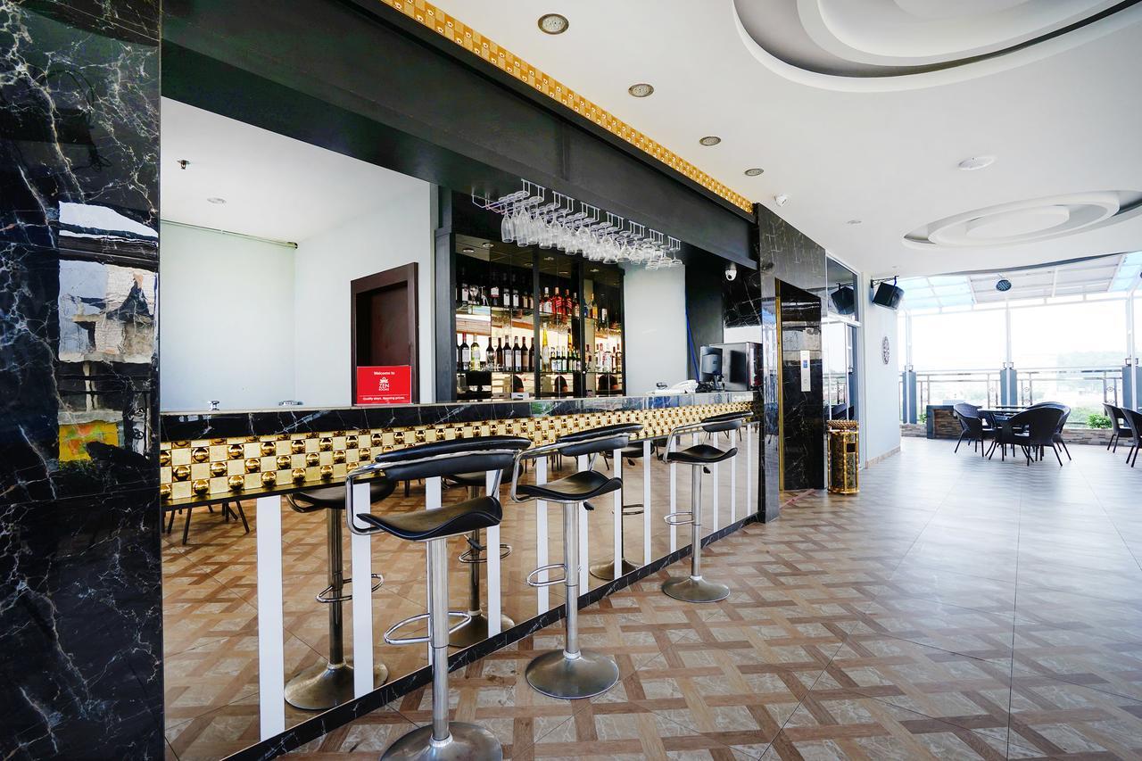 Cardinal Lucky Star Hotel Batam エクステリア 写真