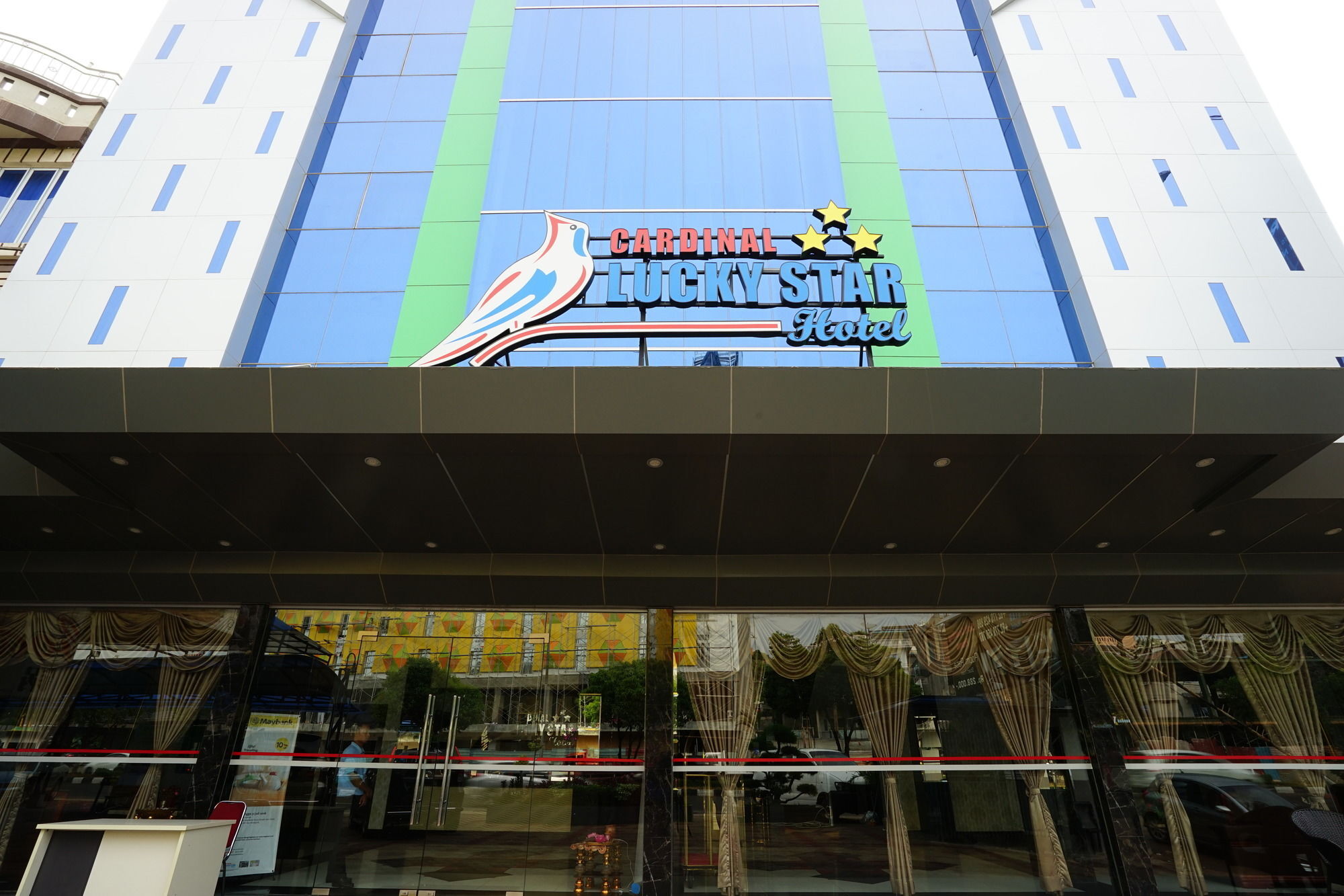 Cardinal Lucky Star Hotel Batam エクステリア 写真