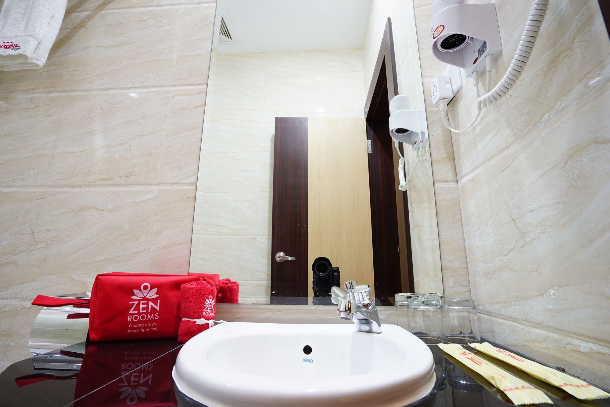 Cardinal Lucky Star Hotel Batam エクステリア 写真